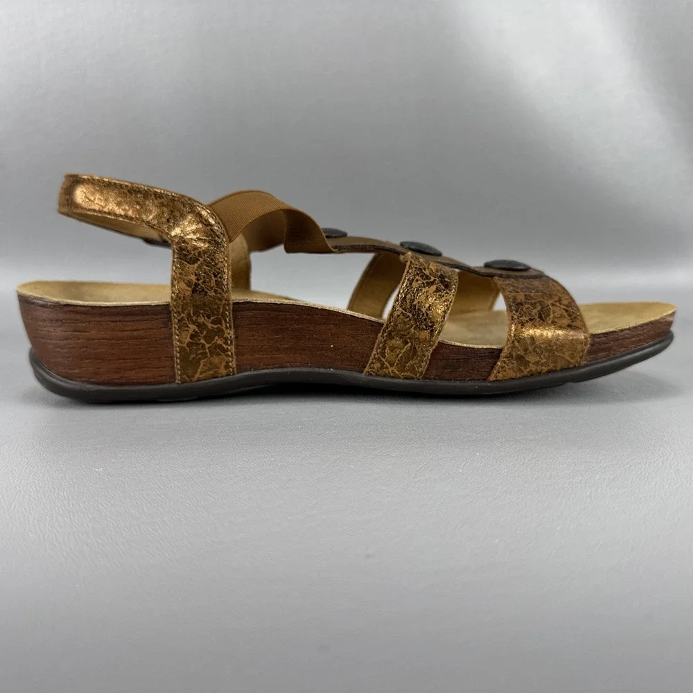 SAS Clover Sandals Womens 10 W Bronze Metallic T Strap Strappy Sling Back Buckle